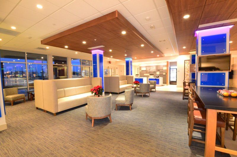 Holiday Inn Express & Suites Toledo West By Ihg Экстерьер фото